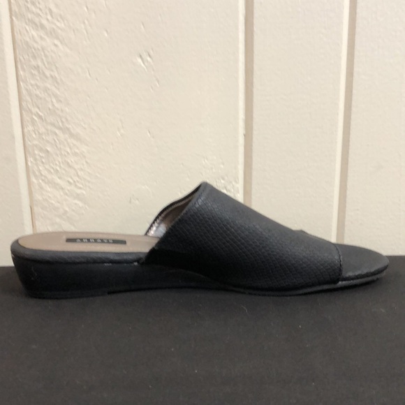 Array Black Low Heel - Picture 10 of 12